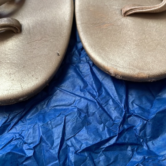 Tory Burch ladies size 9M, used lots of wear remaining. Please look at photos - Picture 4 of 7